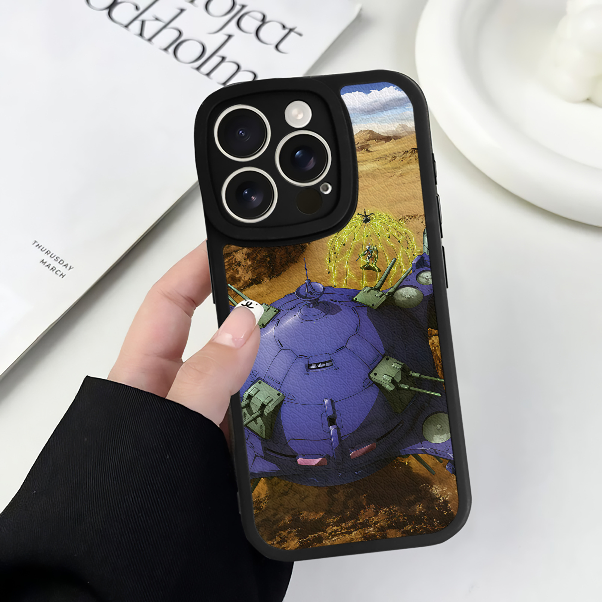（画像用） 機動戦士ガンダム Mobile Suit Gundam 【iPhone 16シリーズ対応】シリコンスマホケース（レザー調） 材質：シリコン
